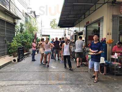 ข้าวแกงเจ๊กปุ้ย (ข้าวแกงเก้าอี้ดนตรี)