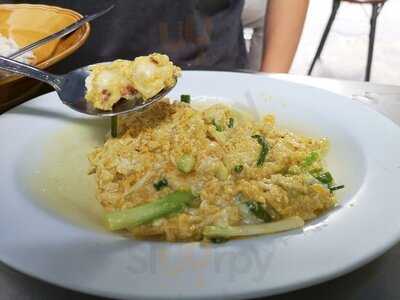 ร้านอาหาร พ่อครัวเถื่อนยอดนักตุ๋น