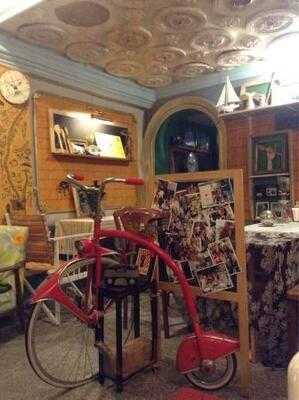 Pinkies Eat To Drink