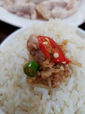 ข้าวมันไก่เจ๊ยี