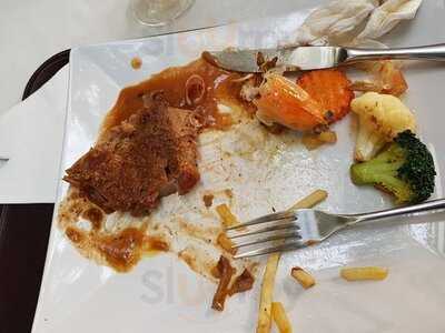 ร้านอาหารบาบูน่า บีชฟร้อนท์ ลิฟวิ่ง