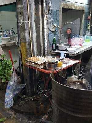 ก๋วยเตี๋ยวคั่วไก่สวนมะลิ - สี่แยกโรงพยาบาลกลาง