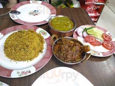 มาม่า เรสเตอร์รองท์ แอนด์ สวีท