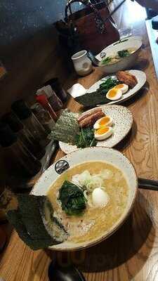 อีเอเค ฮิเดะยะ ราเมน