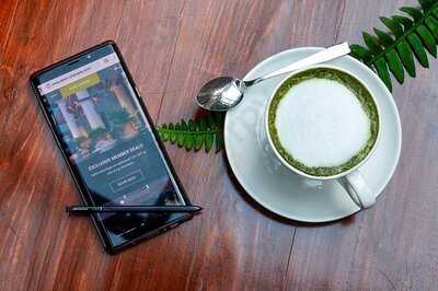 Siam Champss Wood Bar And Café