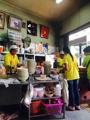 ก๋วยเตี๋ยวลูกชิ้นปลานายเงี๊ยบ