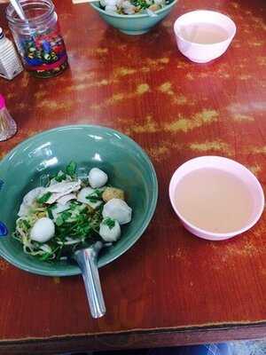 ก๋วยเตี๋ยวลูกชิ้นปลานายเงี๊ยบ