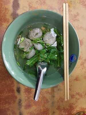 ก๋วยเตี๋ยวลูกชิ้นปลานายเงี๊ยบ