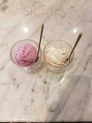 จิงจิง ไอศกรีม บาร์ แอนด์ คาเฟ่