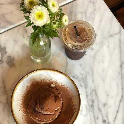 จิงจิง ไอศกรีม บาร์ แอนด์ คาเฟ่