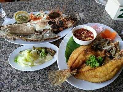 ร้านอาหาร อิ่มปลาเผา
