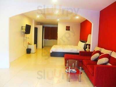 Rush Sports Bar And Cafe