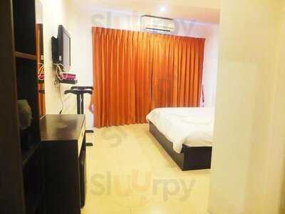 Rush Sports Bar And Cafe