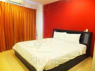 Rush Sports Bar And Cafe