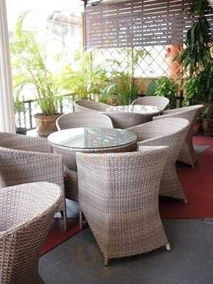 Rush Sports Bar And Cafe