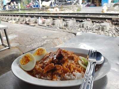 สุณี ข้าวหมูแดง