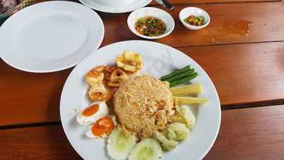 ก๋วยเตี๋ยวไก่แม่ศรีเรือน