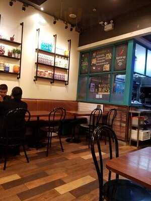 แซ่บ อีลี่ เอสพลานาด