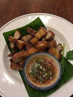 แซ่บ อีลี่ เอสพลานาด