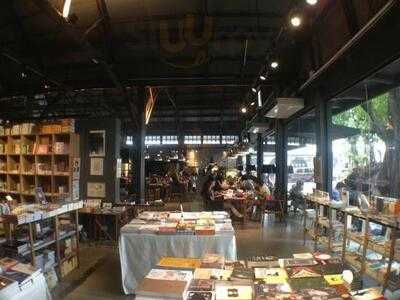 ก็องดิดบุ๊คส์คาเฟ่