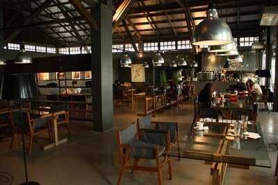 ก็องดิดบุ๊คส์คาเฟ่