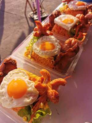 สเต๊กลุงหนวด อุดมสุข