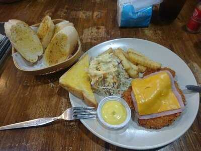 กริลล์ แอนด์ มอร์