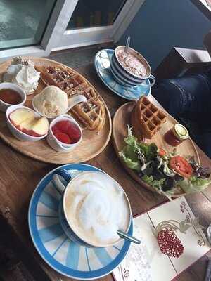 เลซี่แชร์ คาเฟ่