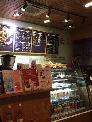 ทัมแอนด์ทัมส์คอฟฟี่ ร้านกาแฟ