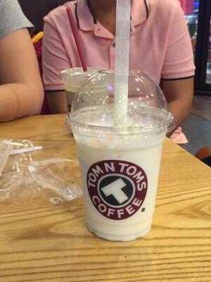 ทัมแอนด์ทัมส์คอฟฟี่ ร้านกาแฟ