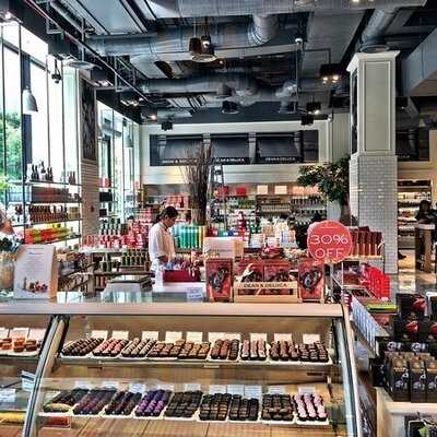 ดีน แอนด์ เดลูก้า