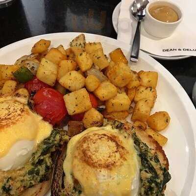 ดีน แอนด์ เดลูก้า