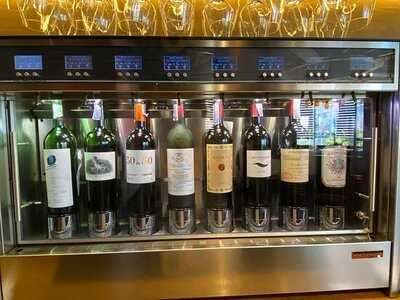 รีเดล ไวน์ บาร์ แอนด์ เซลล่า