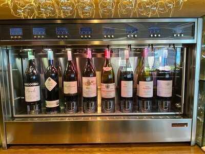 รีเดล ไวน์ บาร์ แอนด์ เซลล่า