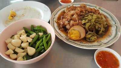 ข้าวขาหมูตรอกซุง