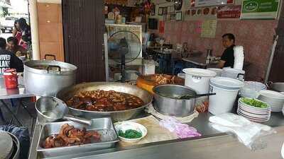 ข้าวขาหมูตรอกซุง