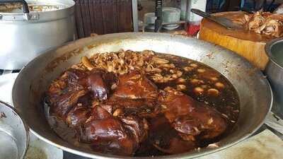 ข้าวขาหมูตรอกซุง