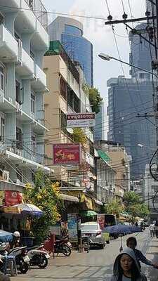 ข้าวขาหมูตรอกซุง