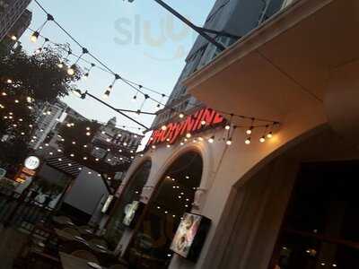 เฝอตี้นาย - Park Lane เอกมัย