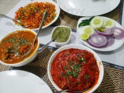 วี ยูนิตี้ เคเทอริ่ง แอนด์ เรสเตอรองท์ เซอร์วิส