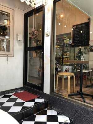 Warm Welcome Bakery & Cafe