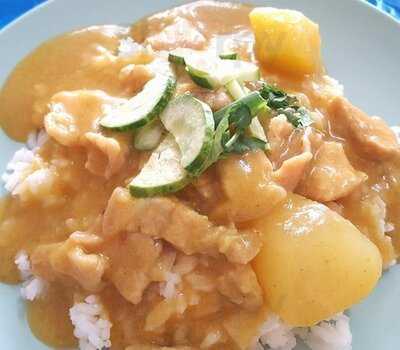 ข้าวแกงกะหรี่สตูนางเลิ้ง