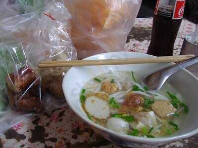 ข้าวแกงกะหรี่สตูนางเลิ้ง