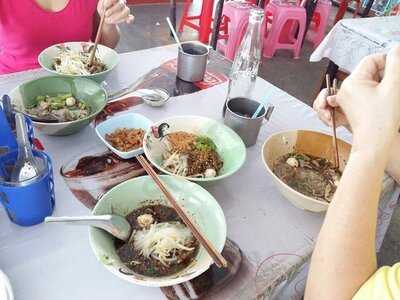 ป ประทีป ก๋วยเตี๋ยวเรือ