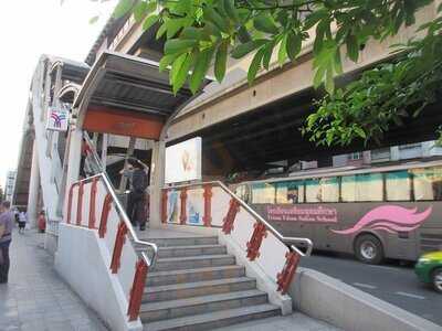 ร้านอาหารโรงนา