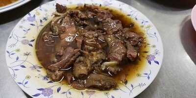 ขาหมูตีสาม (ข้าวขาหมูสิริราม่า)