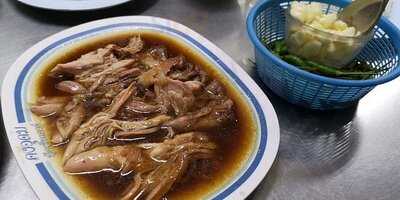 ขาหมูตีสาม (ข้าวขาหมูสิริราม่า)