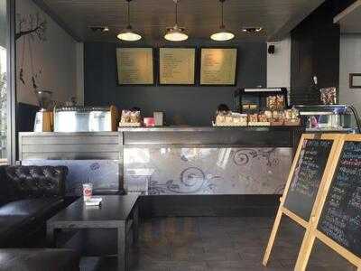 ร้านกาแฟ ซินนาโมโน
