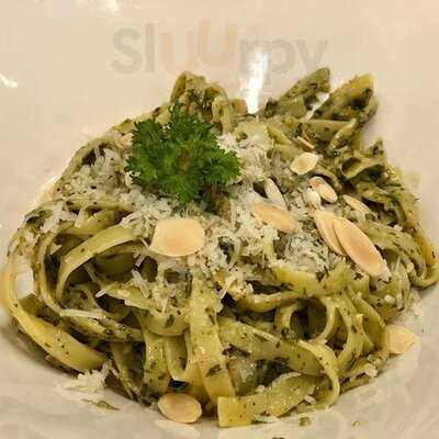 ยู ฮันท์ วี คุ้ก