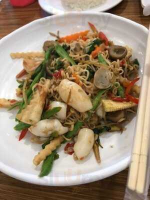 ร้านอาหาร ยำแซ่บ